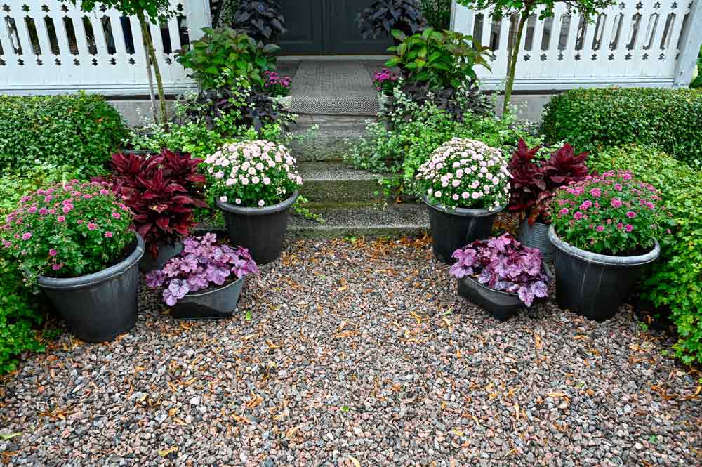 Röd & svart makadam på grusgång